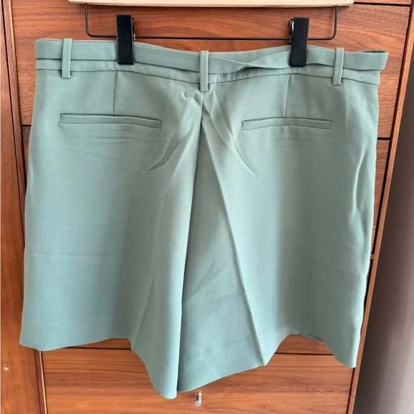 J. Crew Factory Women's High Waist Green Shorts Size 16 - Picture 2 of 4
